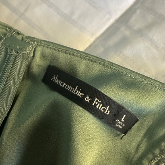 Abercrombie & Fitch Green Fitted Pleated Crop Tank Top - Picture 7 of 9